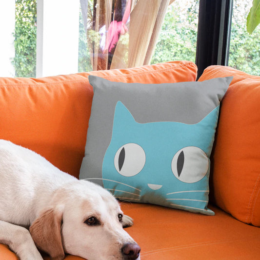 Cat has its eyes on You