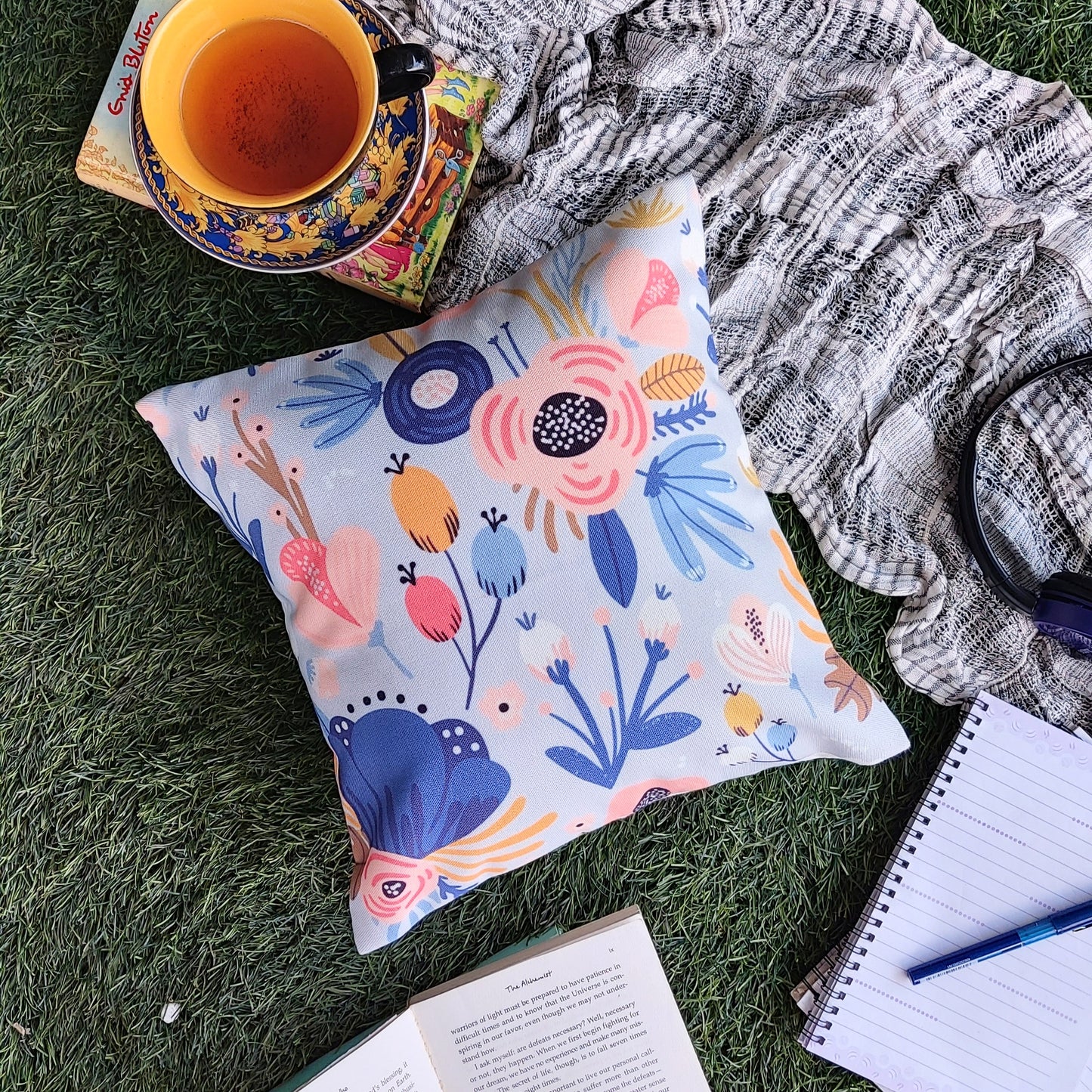 Set of 2 : Coffee Books & Rain and Floral